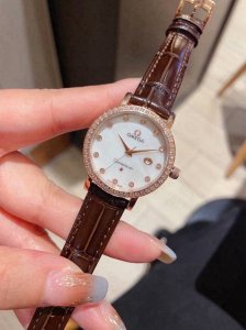 金+20钢带+20陶瓷40 最新欧米茄 女表 原装进口石英机芯 钢化玻璃 316L精钢表壳 直径女30Mm 厚8Mm如果今天的阳光停止了它耀眼的光芒。那么你的一