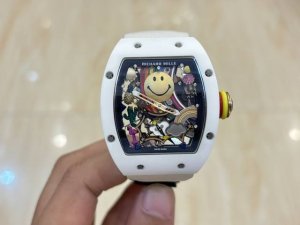 笑脸 全新V2升级版，一体机到货 细看视频6点位置机芯会旋转的 真正的一体机。 Richard Mille 理查米尔 发布全新Rm 88 Smiley自动上链飞