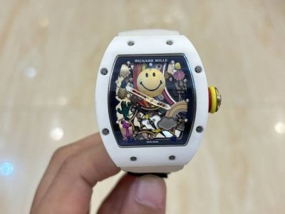 笑脸 全新V2升级版，一体机到货 细看视频6点位置机芯会旋转的 真正的一体机。 Richard Mille 理查米尔 发布全新Rm 88 Smiley自动上链飞