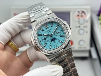 白 金 钻100 新扣100 百达翡丽5740 01--超复杂多功能鹦鹉螺重磅登场，迄今推出的首款Nautilus复杂腕表，以超复杂的工艺技术打造休闲运动腕表。