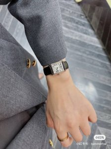 皮带光圈 钻圈 爱了爱了 迷你 戴卓小方格 到货啦 小巧而精致的表壳 纯粹柔和的线条 这一定是你首饰手表柜中不可或缺的一枚mini新宠 尺寸 2 29