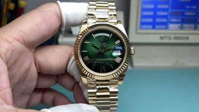 劳力士星期日志 罗马刻度 烟熏绿