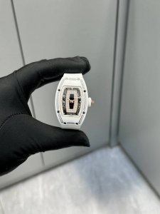 理查德米勒 目前最好品质 图1.图片放大来看 6点位置，10到12位置，均与一致是透明的