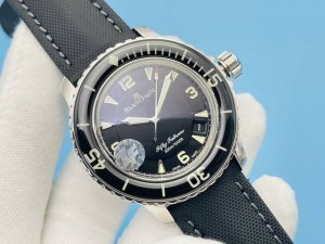 Zf Factory典藏精品 雄浑宽厚，大家风范 宝珀超级夜光，宽厚的表壳设计，优雅的蓝宝石表圈，成就潜水鼻祖！是一款难得的腕表！ 1 技术难点 采用蓝宝石打造