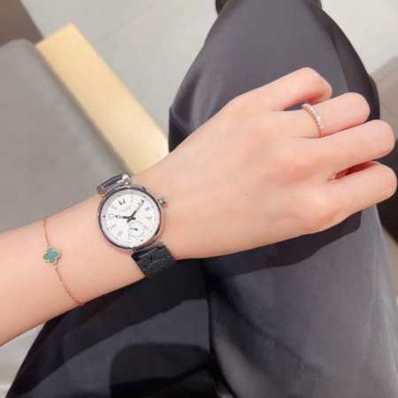 Lv 路易威登 2针半女款超火款 蓝宝镜面，不锈钢316精工外壳。简约时尚百搭休闲融为一体，显得格外优雅 - 点击图像关闭