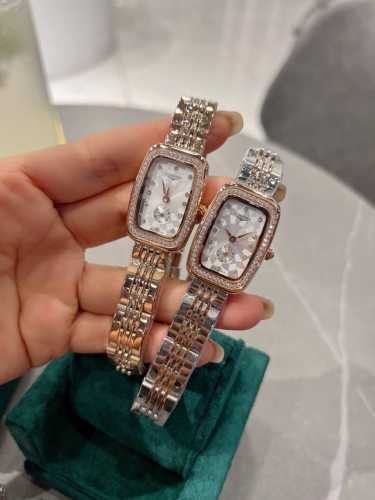 银 ，玫 ，钻＋50 精钢到货！ 浪琴 Longines 马术最新骑仕系列女表！小巧的表款带有方形的特质，并以圆角代替尖锐的方形锋角，原装罗旋纹把头、批花精钢表