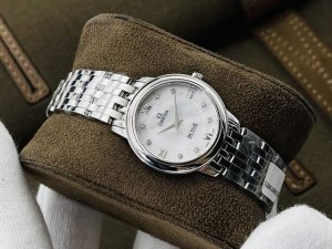 1630市场顶级版本 欧.米茄Omega蝶飞女士腕表！ 1直径27.4毫米！跟原版尺寸一样的！ 2搭载原装Cal.1376机芯，支持任意拆机查验！内镶钻8颗Vs
