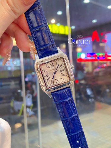 Santos-Dumont卡地亚山度士超薄杜蒙系列腕表，知性女士腕表，蓝色尖晶石圆珠把头，阳光射线纹饰磨砂效果，经典罗马数字时标，光面表盘剑形蓝钢指针，矿物质水