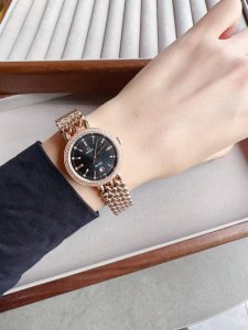 白光 金 钻30 升级版omega -欧米茄典雅系列 卓越的惊艳亮相，将华贵珠宝的优雅魅力与卓越时计的精准技术完美结合“露珠”连结成一条光华夺目的表链，流畅的线
