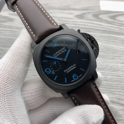 沛纳海--panerai pam 类型：男士顶级腕表 机芯：瑞士2836全自动机械机芯 表壳：316L精钢表壳 镜面：矿物强化玻璃 皮带：进口真牛皮表带卓越非凡