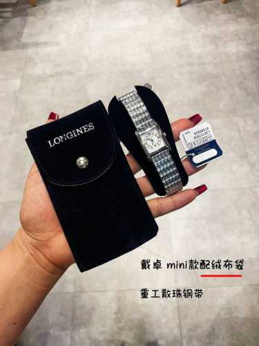 钢带光圈 钻圈 #配绒布袋 爱了爱了 迷你 戴卓小方格 到货啦 小巧而精致的表壳 纯粹柔和的线条 这一定是你首饰手表柜中不可或缺的一枚mini新宠 尺寸 2 2