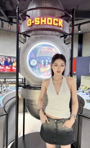 白 金 一直想入块时髦又好搭的手表 还得是G-Shock! 一眼相中B5000小银块 银色方块复古又飒气 金色同样很有范 街头风拉满 男表女戴一样好看 这块还是 白 金 一直想入块时髦又好搭的手表 还得是G-Shock! 一眼相中B5000小银块 银色方块复古又飒气 金色同样很有范 街头风拉满 男表女戴一样好看 这块还是