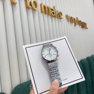 阿玛尼 男款..直径40Mm石英机芯精钢表带 现货白色盘简单干净手感超级好 太经典款啦