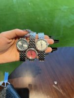 白 .金+20.钻+30欧米茄 Omega 精品女神水滴系列腕表 精致唯美的设计 让您的美丽无处不在 也将华丽与经典融合 创造出惊艳巨作 表盘清新淡雅 色彩的格