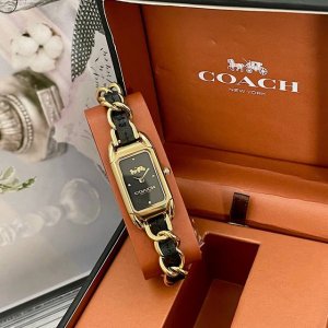 独家新款 原单Coach 蔻驰Cadie小方糖，小香款石英手表女表，明星同款推荐，表盘经典马车Logo元素，复古马鞍型方盘，黑曜流金配色，高级优雅，精致皮穿链表