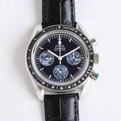 皮 钢 欧米茄 Omega 超霸系列 超霸“欧米茄的灵魂”手动3861背透款 最新登月第四代超霸腕表 31 .4 .99 2是一款经典的计时码表，尺寸和外观：腕