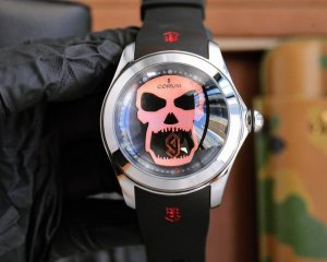白壳 玫黑 昆仑泡泡表上太空的远大梦想，如今人类已实现。到了外太空，回望“故乡”地球，就完成了上帝视角。能像宇航员们一样，用上帝视角看地球吗？Corum昆仑表大