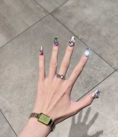 Lola Rose罗拉玫瑰方糖小绿表，新款新奢华小众高级感！ 最新四色齐！绿玛瑙，孔雀绿，岩玉粉，黑砂石！！ Lola Rose以全新面貌演绎品牌经典之作，设计 - 点击图像关闭