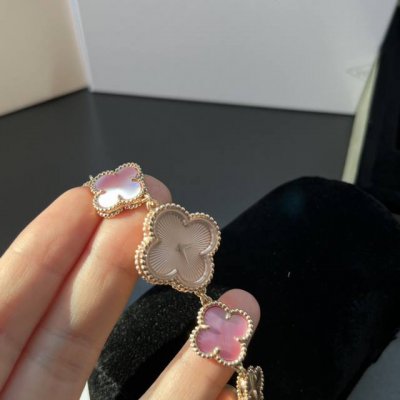 清新粉顶级包18K真金重磅返场 Ca梵克雅宝Sweet Alhambra 系列 四叶草珠宝腕表。