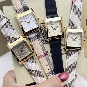 巴宝莉 Burberry 先锋系列，新款来袭，独特风格，英伦风范，进口石英机芯，规格：28X36Mm，时尚百搭，上手美美哒～～