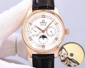 白壳 ，玫瑰金 ，钢带+20。 蝶飞升级多功能款 采用多功能3836机芯 品质有保证 壳身侧边选用精致拉丝工艺 一直被模仿 认准图片机芯 全新升级 优雅热卖欧米