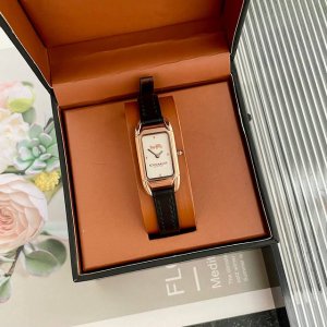 独家原单批 罗一舟推荐 Coach 蔻驰Cadie小方糖，优雅简约，时尚精致，经典马车Logo浮雕，天然珍珠母贝表盘，复古马鞍型配色，经典不过时，型号：1450