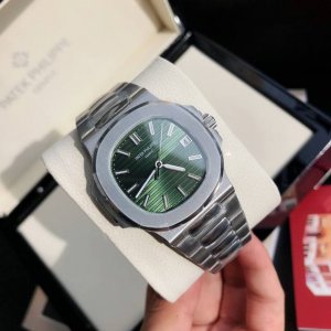 百达翡丽nautilus 鹦鹉螺 系列腕表俗称“钢王”，结构坚固、个性独特，价格相对于其他款式的pp来说，也不算太过昂贵。这款5711 1A 不锈钢腕表是一款运