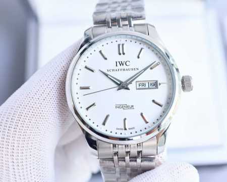 白 金 钢带+20 西铁+120。浪琴-Longines 精品男士腕表尊贵大气，绅士风范，卓越品质，热卖全城。采用全自动机械机芯，顶级316精钢表壳，矿物质超强 - 点击图像关闭