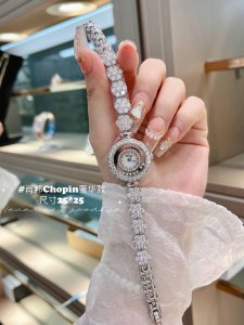 360Chord 萧邦 爆款秋冬新款 肖邦-Chord Hay Diamonds贵族少女腕表：精致奢华；整表采用镶嵌技术；精钢表壳：珍珠母贝；包镶流动透明水钻！