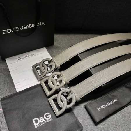 特 Dolce&Gabbana 新款 凭借其低调的线条，这款新腰带完全采用鹿皮印花小牛皮制成，并配有Dg标志扣 4.0Cm - 点击图像关闭