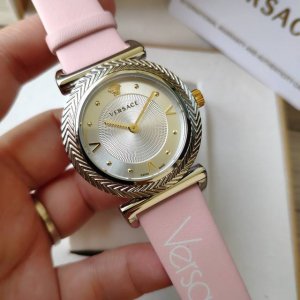 原盒:50 范思哲vcq系列石英女表，唯美主义杜美莎头像正中于表镜中间。极具立体感，～36Mm表径。