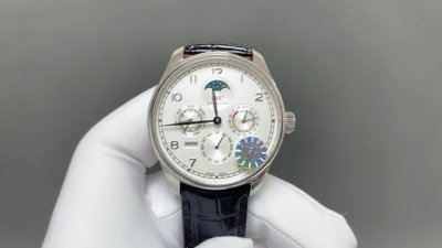 新品 万国葡萄牙系列万年历腕表，复刻界最复杂的腕表，所有功能同步原装，所有功能调节通过把头控制，搭配正一体机机芯！腕表摆幅28800节拍！品质保证 DDD 1