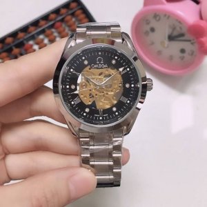 精钢表带+蝴蝶扣 白 ，间金、全黑 ，欧美茄一Omega优雅男士腕表 ，全自动机械机芯，超强矿物质镜面 ，真空电镀，精密防水，走时精准，直径：40Mm，厚度：1