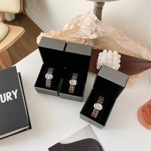 特价 下单备注：浪琴星月钻面 罗马 金色银色备注好 原包装30 志玲姐姐同款浪琴来咯 小仙女没有不爱的 浪琴心月石英女表系列 难得一遇的女士小表盘 心动款式 颜