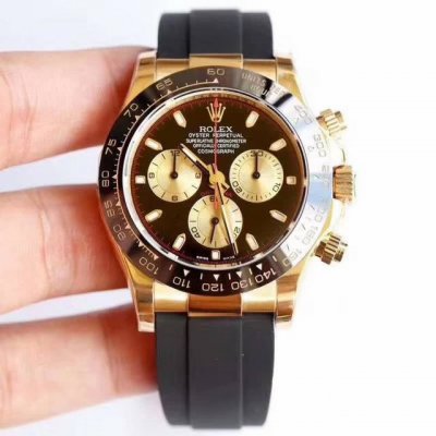 顶级版本宇宙计型迪通拿1 8腕表！ 原版开模，直径40毫采用4130机芯，这是一款稳定计时功能机芯，并且达到厚度与原装一致，完成完美的顶级！！ 另外外壳沿用90