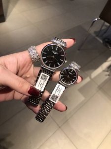 浪琴 新款longines 嘉兰系列，小清新 简约大方，品质精湛，采用原装瑞士石英机芯，顶级316精钢表壳，散珠带精钢实钢材料、男装34Mm，女装24Mm