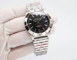 百年灵breitling，机械计时系列a32398101M1A1！ Chronomat Automatic Gmt 40 重磅来袭！ 1这款双时区腕表盘面简洁凌