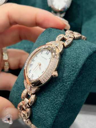 同价 卡地亚-Cartier 镂空托月盘的卡地亚沙特限量版 316精钢材质 进口石英机芯 表盘直径30Mm，厚度7.5Mm 相信懂表的老玩家们都清楚，先有他的雏 - 点击图像关闭