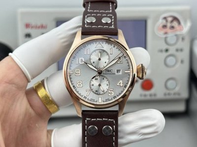 Tw新品 颜值巅峰 白 -金 Iwc旗下最耀眼的明星，万国长动能月相专家。 全新飞行员系列Iw51584透底腕表。 表壳 316L精钢表壳，打磨抛光非常圆润。小