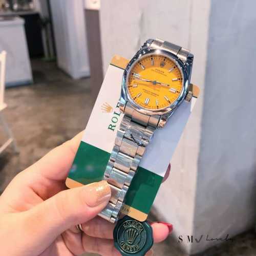深燕麦 Fear Of God Fog复线essentials胸前小字母后背字母黑色植绒短袖t恤 原厂面料 克重240G 细节上的设计处理都是精心制作 高品质产