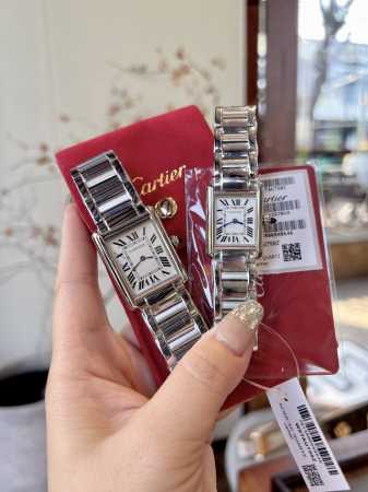 钢带 钻30 配绒布袋 Factory 卡地亚 Cartier 坦克系列则推出tank Must腕表，表盘由经典罗马刻度显示 搭配must 系列方尖蓝宝石把头， - 点击图像关闭