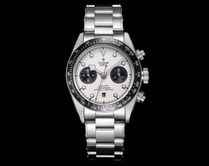 Tudor帝舵 碧湾计时型 Black Bay Chrono 精钢款腕表！ 细致刻画表盘完美对称，纹路清晰、提升质感与美感！采用磨砂及磨光316L精钢打造！直径