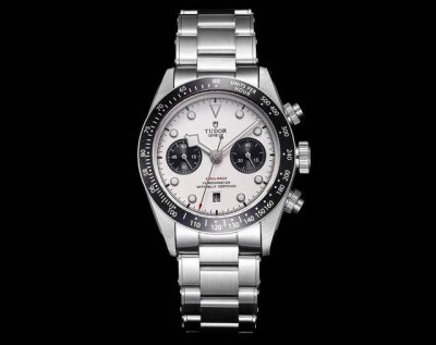 Tudor帝舵 碧湾计时型 Black Bay Chrono 精钢款腕表！ 细致刻画表盘完美对称，纹路清晰、提升质感与美感！采用磨砂及磨光316L精钢打造！直径