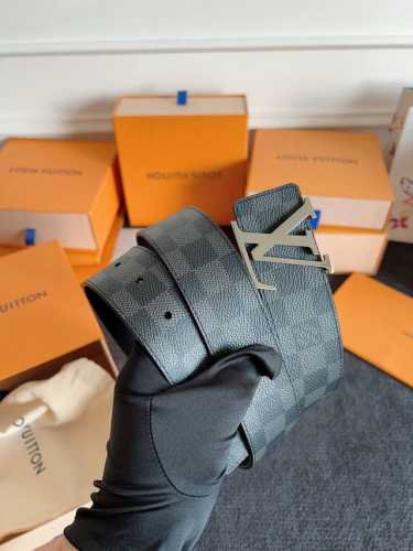 特 Lv 最新25年原版皮料，编码皮料专款专配。时代皮具制品代工厂独家私刻Logo，字体线条笔划粗细一致，尖角分明！字体过检已验证！！
