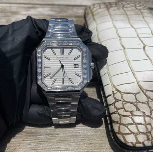 Bba出品必属精品 。百达翡丽 Cubitus系列 5821 1A-001探索奢华与精湛工艺的完美结合， 手表以其直径45Mm和厚度仅8.6Mm的优雅设计，展现