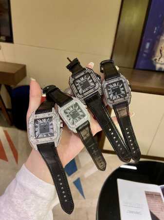 卡地亚 Cartier Sf Factory 情侣款 山度士白金满钻，土豪的选择！最好版本，高端大气上档次搭配小牛皮，针扣设计，方便穿戴，细节用心，你值得拥有 - 点击图像关闭