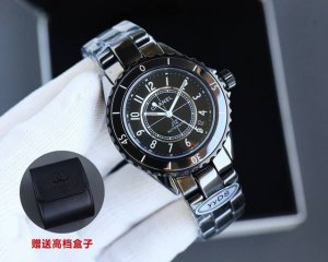 推出J12绣花针系列H9762，表壳：黑色精密陶瓷和黄18 K金色表壳表圈：蓝宝石水晶单向旋 转表圈表盘：黑色漆面表盘，镀金时标和斜面表冠：凸圆形白色精密陶瓷旋