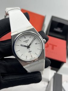 天梭最新款 最新款 最新款，回味经典与百年历史，T137. .17.011 Prx 瑞士机芯，蓝宝石玻璃，316瑞士钢，100米深度防水，开关生耳换表带方便快捷