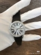 30Mm 32Mm 240 伯爵69Limelight Gala 运用一流的壳套打磨工艺，诠释伯爵优雅气质。.采用定制版瑞士石英机芯，续航给力，走时稳健。镶饰6