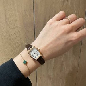牛货 浪琴典藏系列，美拉德穿搭必备，经典的酒桶表壳，尺寸23Mm，古罗马字体显得格外高贵典雅！优雅时尚相结合，烘托出这个系列的古典之美。